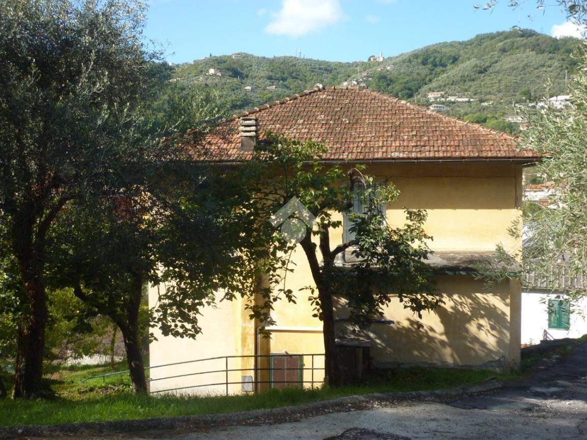 Villa in Via Brigata Berto 8, Cogorno