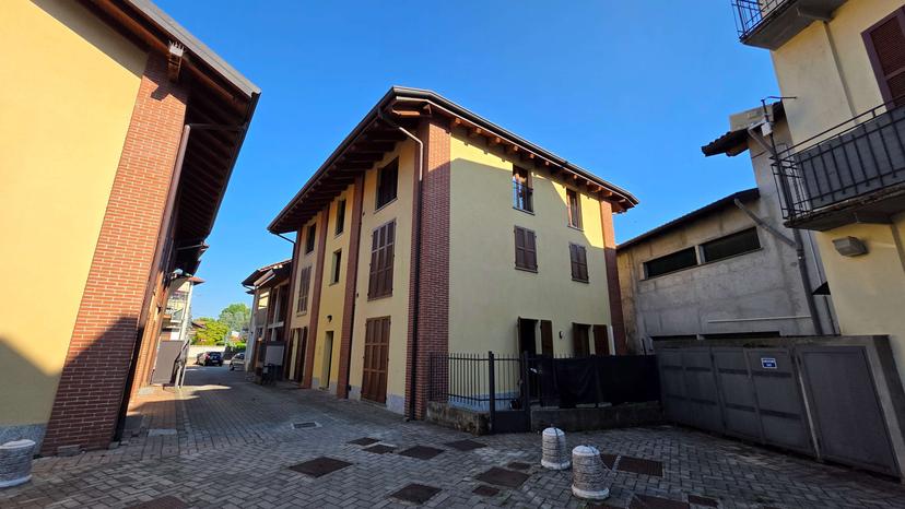 Trilocale in Via Dante Alighieri  1, Fenegrò