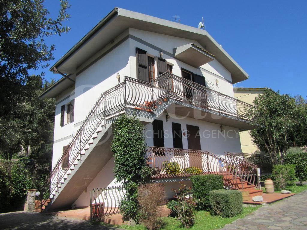 Villa bifamiliare, Gavorrano