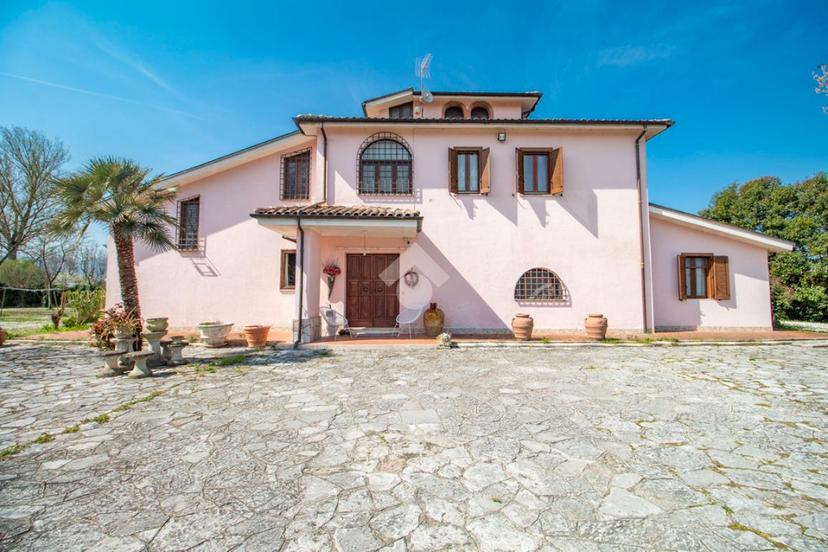 Villa in Basso Cottano 7, Rieti — foto 3 di 5