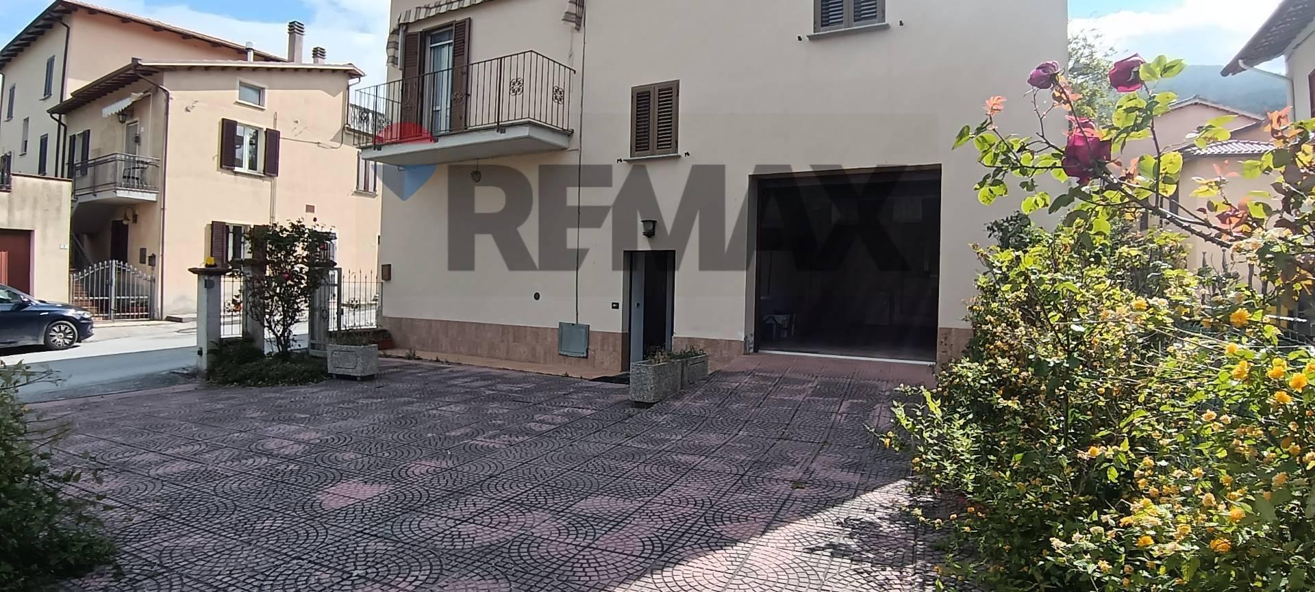 Casa indipendente in Frazione Rigali 3, Gualdo Tadino