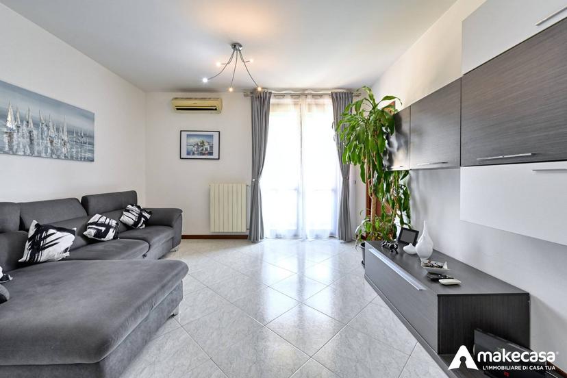 Trilocale in Via Falcone 10, Sordio — foto 4 di 5