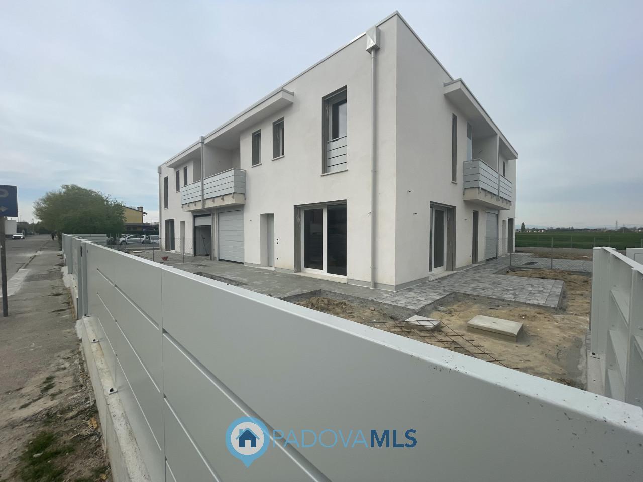 Villa a schiera in Via Vangadizza, 46, Rubano