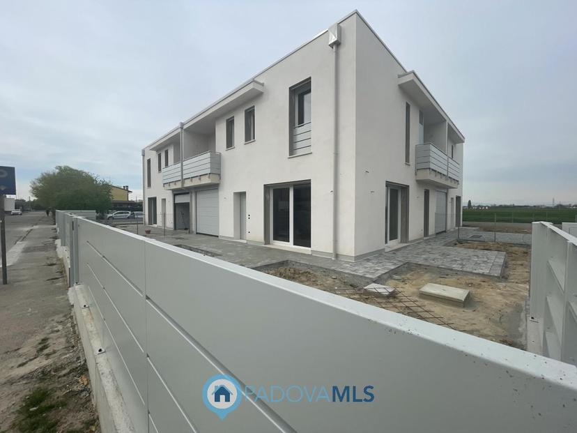 Villa a schiera in Via Vangadizza, 46, Rubano