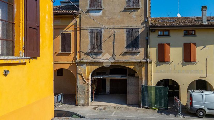 Trilocale in Via XXV Aprile 17, Castelnovo di Sotto — foto 2 di 5