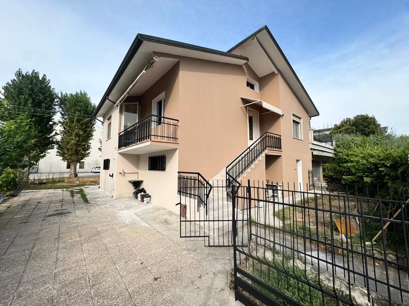 Casa indipendente in Via Matteotti 1, Pojana Maggiore — foto 2 di 5