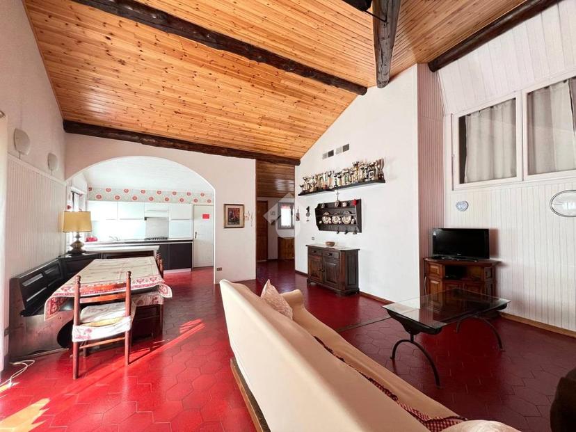 Trilocale in Via Vittorio Emanuele 21, Castione della Presolana — foto 3 di 5