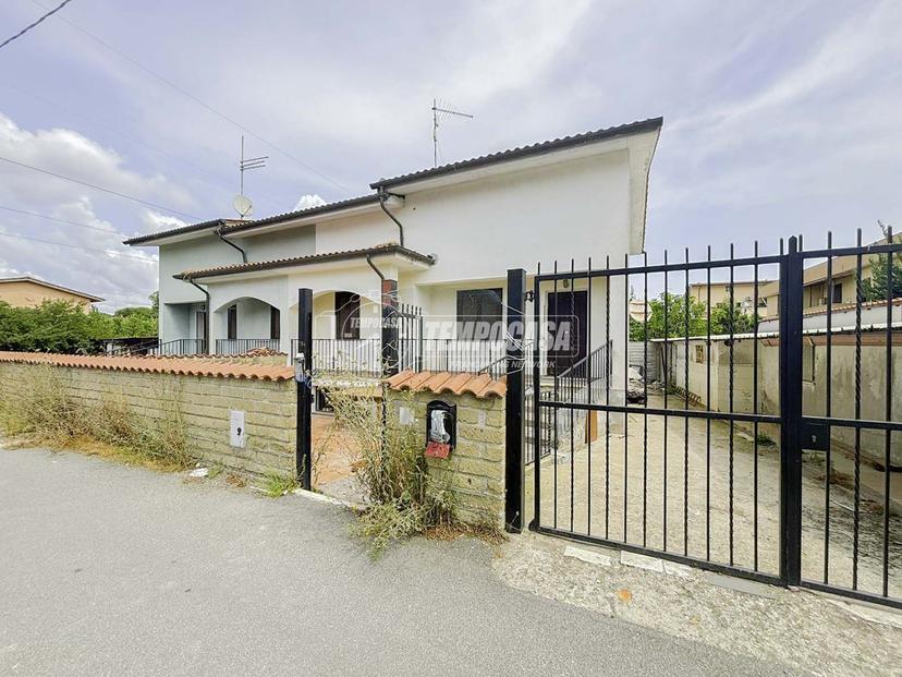 Villa a schiera in Via Papa Giovanni Paolo I, Anguillara Sabazia — foto 3 di 5