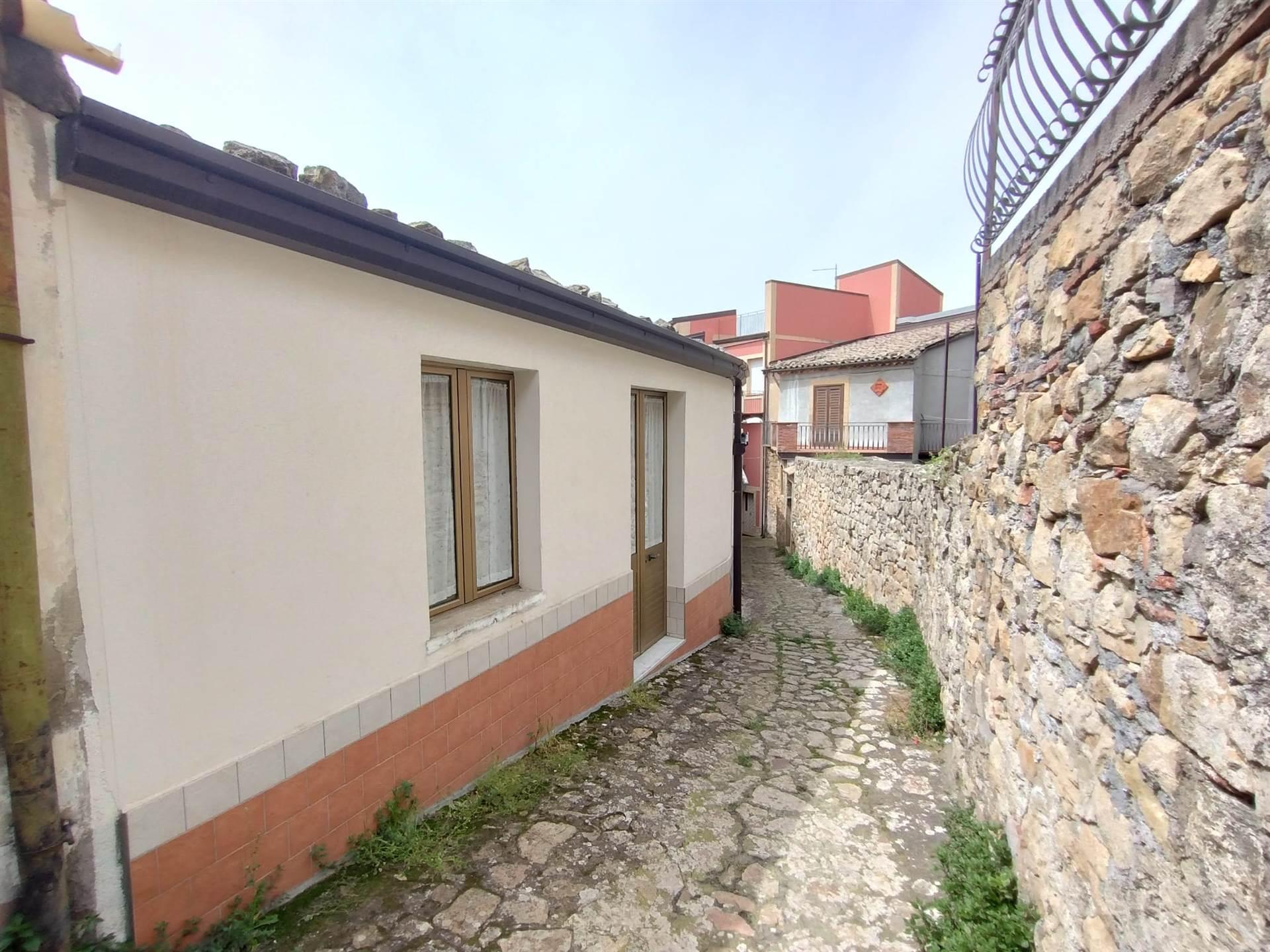Bilocale in Via Moncenisio, Cesarò