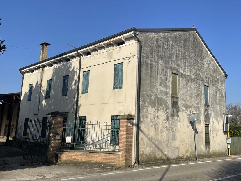 Cascina in Strada Sant'Antonino, Vicenza — foto 2 di 5