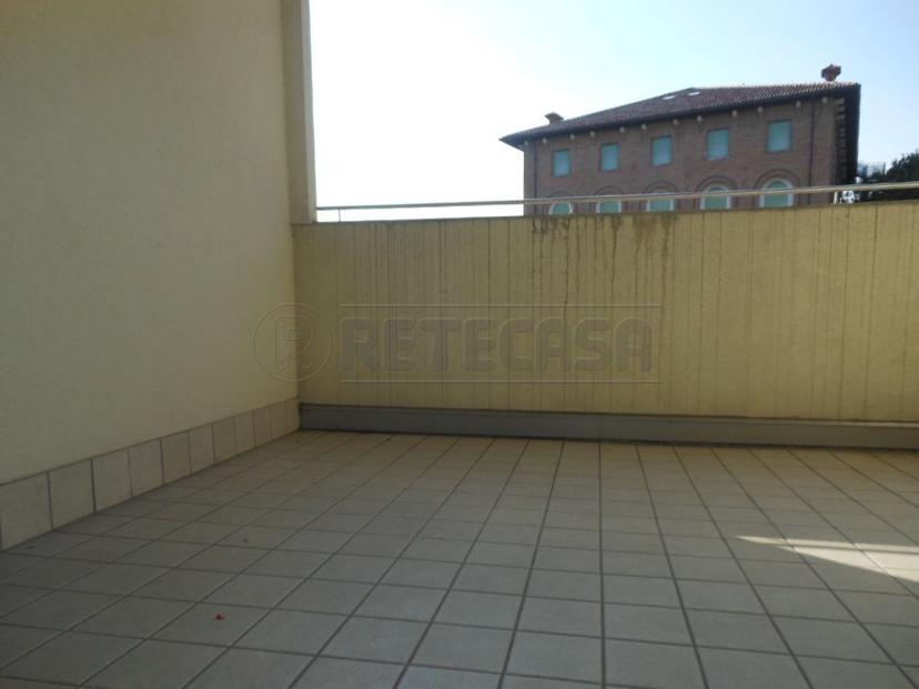 Trilocale in Viale XI Febbraio  56, Bassano del Grappa — foto 2 di 5