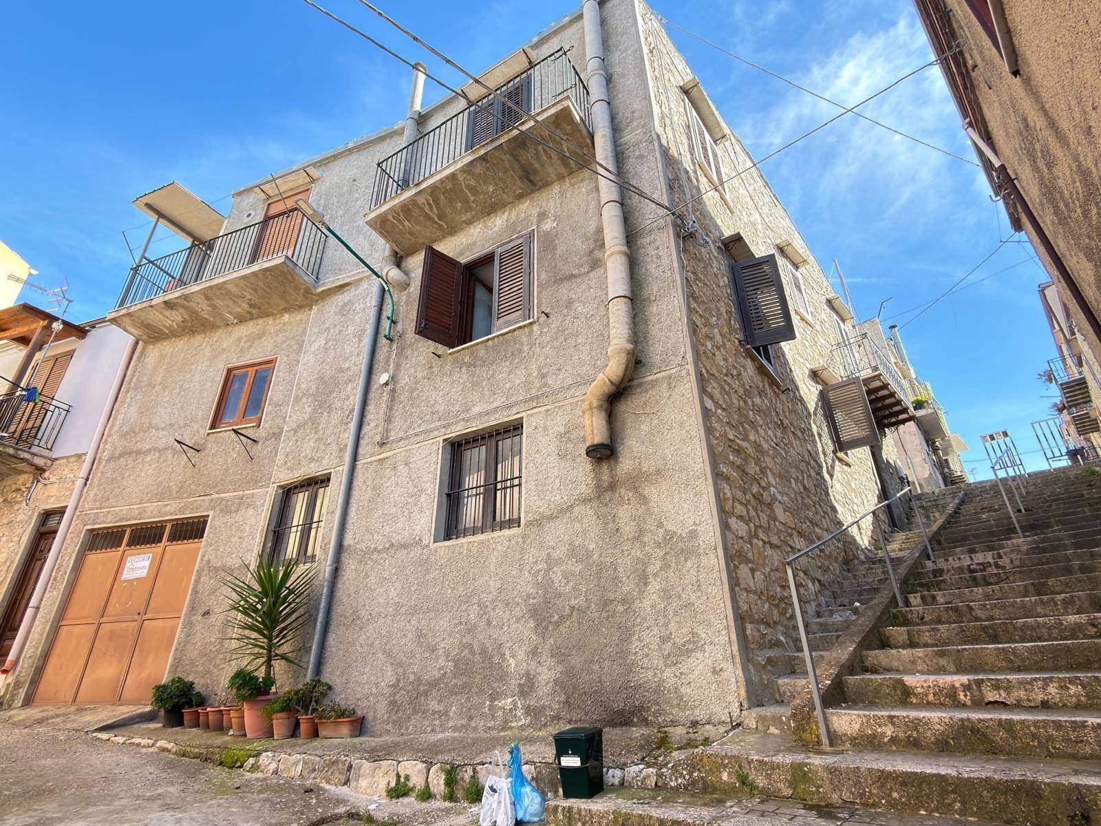 Casa indipendente, Bisacquino