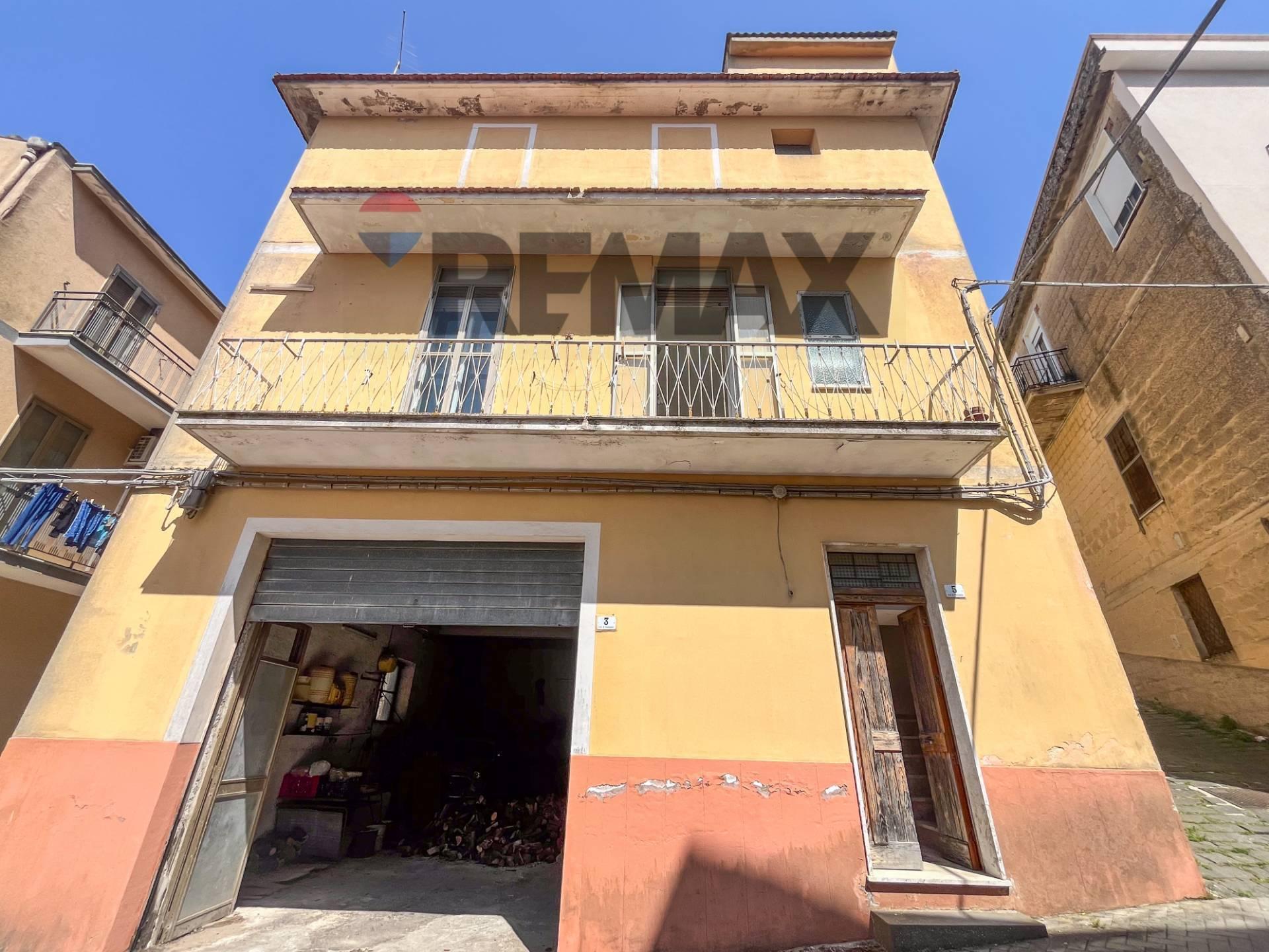 Casa indipendente in Via Rodolfo Morandi 3-5, Buccheri