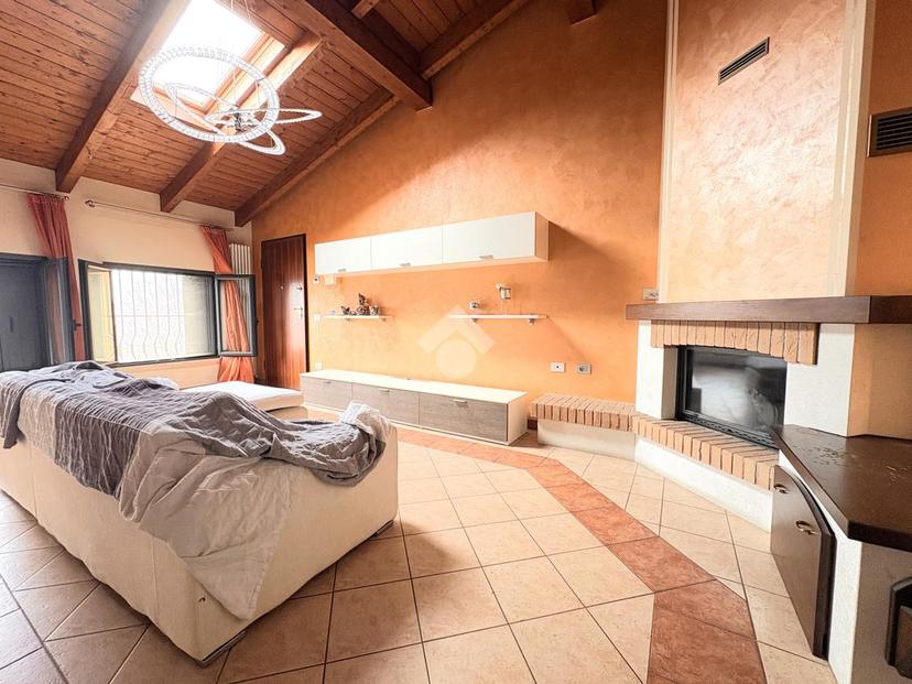Quadrilocale in Via Staffola 8, Guastalla — foto 2 di 5