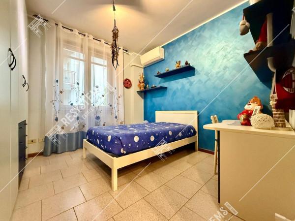 Villa in Via Larici 6, Garbagnate Milanese