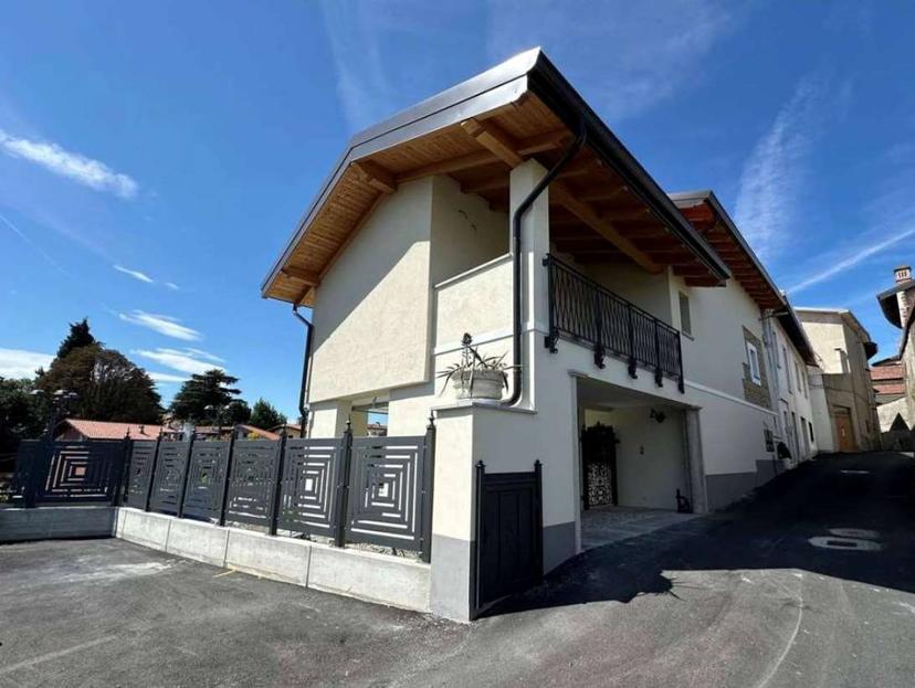Casa indipendente in Via Bellini  3, Oleggio