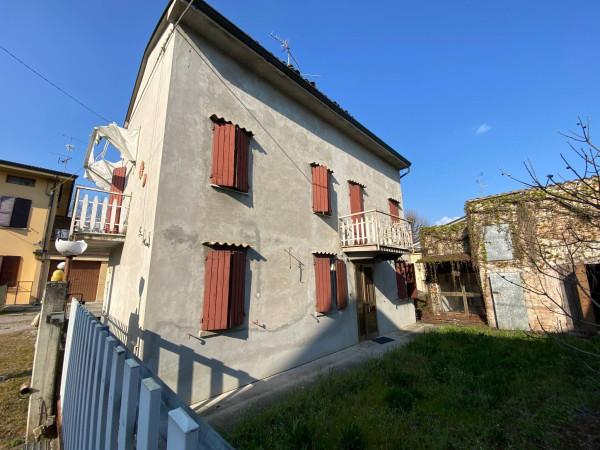 Villa in Piazza della Repubblica, Concordia sulla Secchia