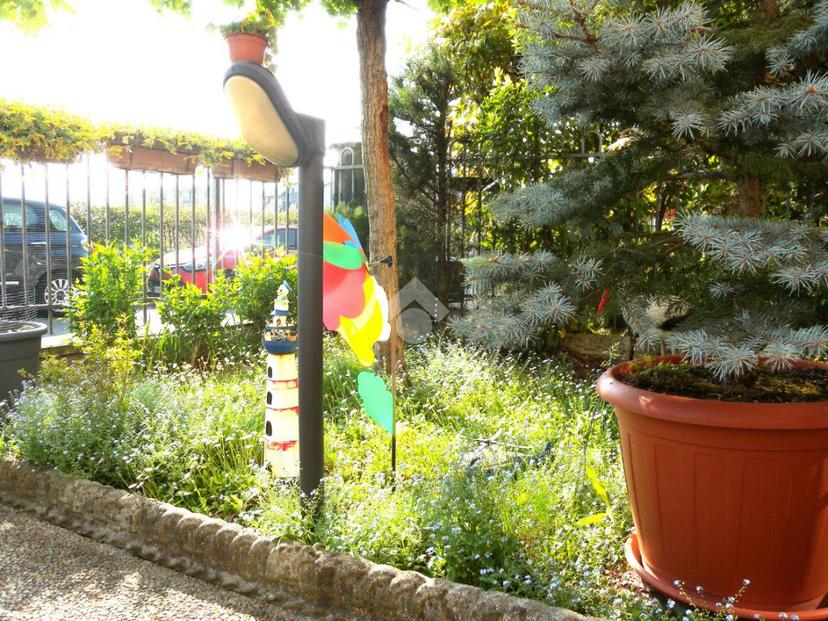 Villa a schiera in Via Giosue' Ceriani 53, Origgio — foto 2 di 5