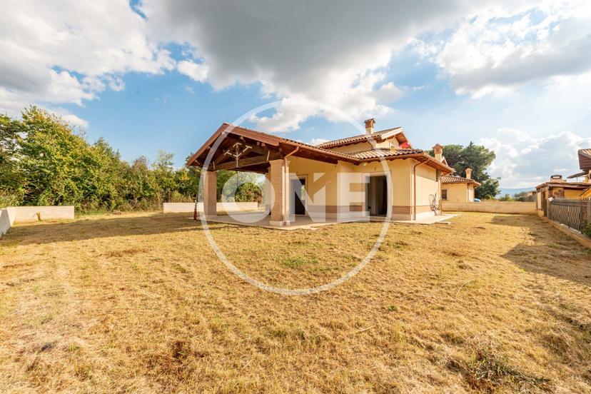 Villa bifamiliare in Via Albio Tibullo 1, Gallicano nel Lazio — foto 2 di 5