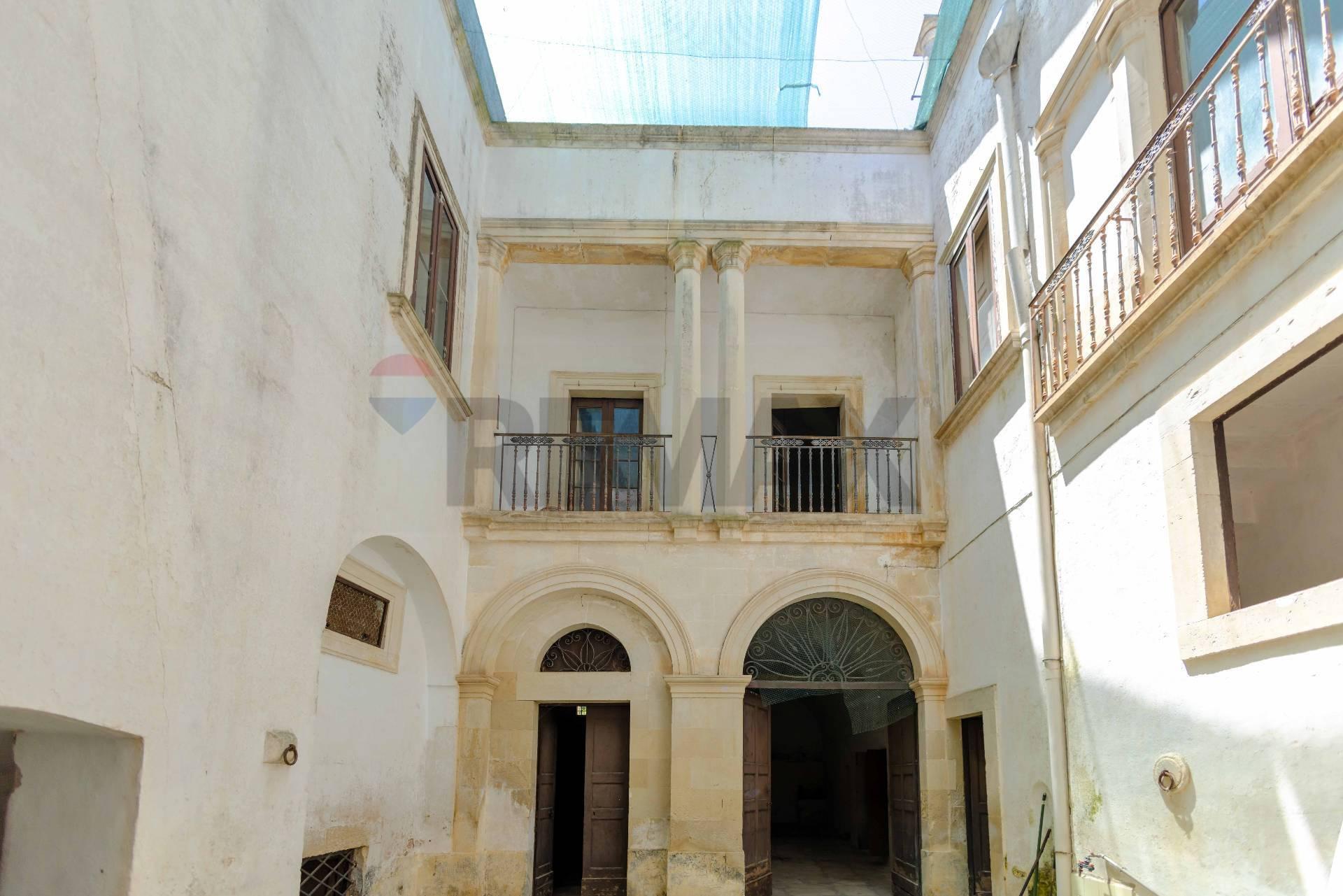 Casa indipendente in Via Ottavio  Scalfo 7 - 9 - 11, Galatina