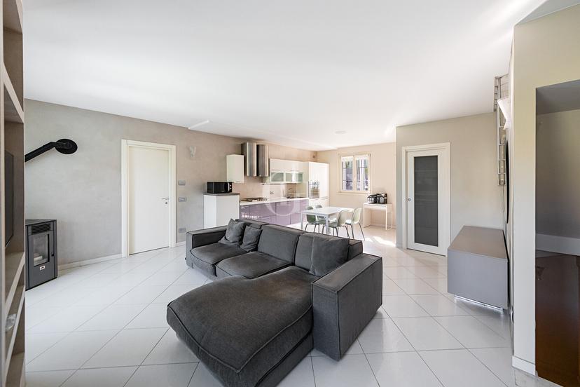 Villa unifamiliare in Via Don Mercanti 20, Polpenazze del Garda — foto 3 di 5