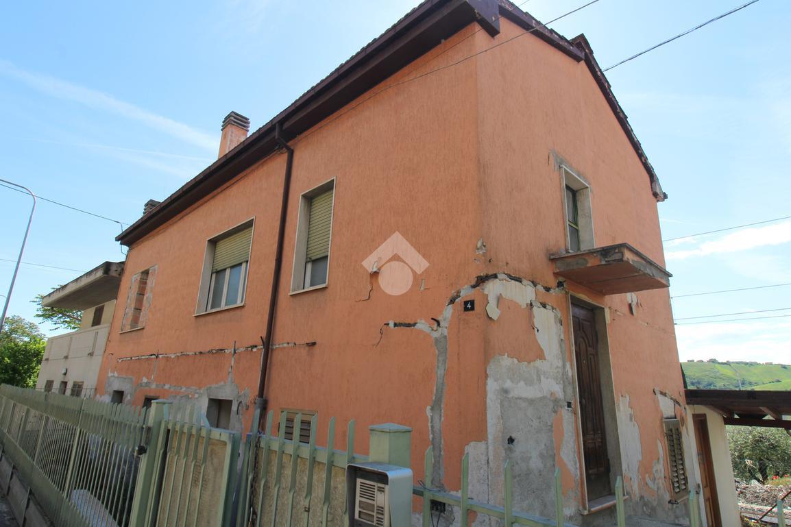 Casa indipendente in Viale Europa 6, Teramo