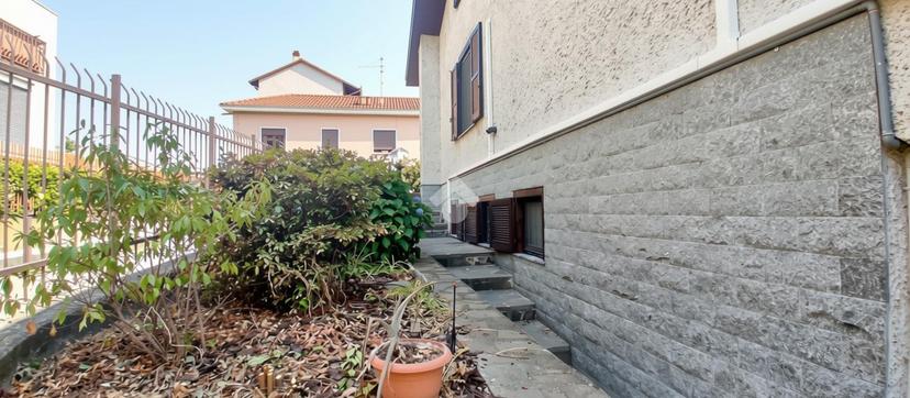 Villa a schiera in Via Manzoni 21, Lonate Pozzolo — foto 2 di 5