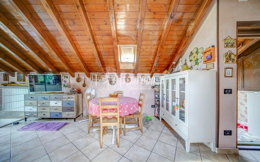 Villa in Via Giuseppe Mazzini 36/B, Biandronno