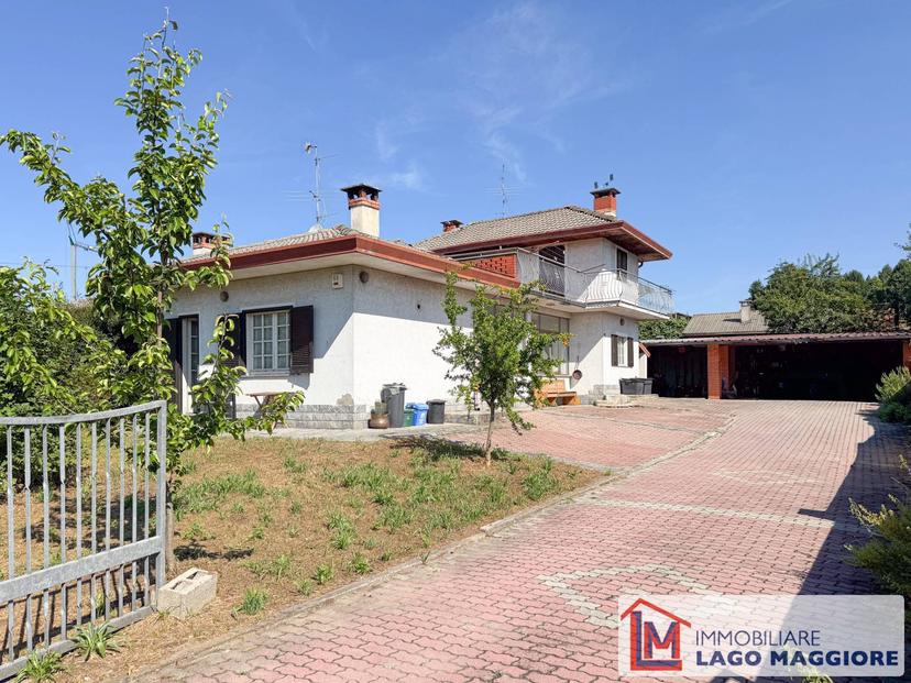 Villa in Via delle Motte 129, Ispra — foto 2 di 5