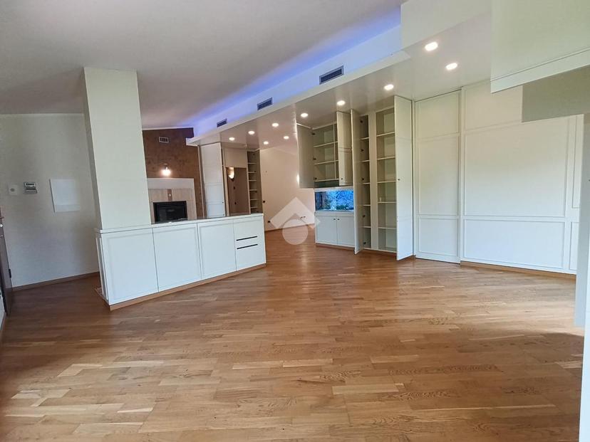 Villa in Viale Ascanio 36, Pomezia
