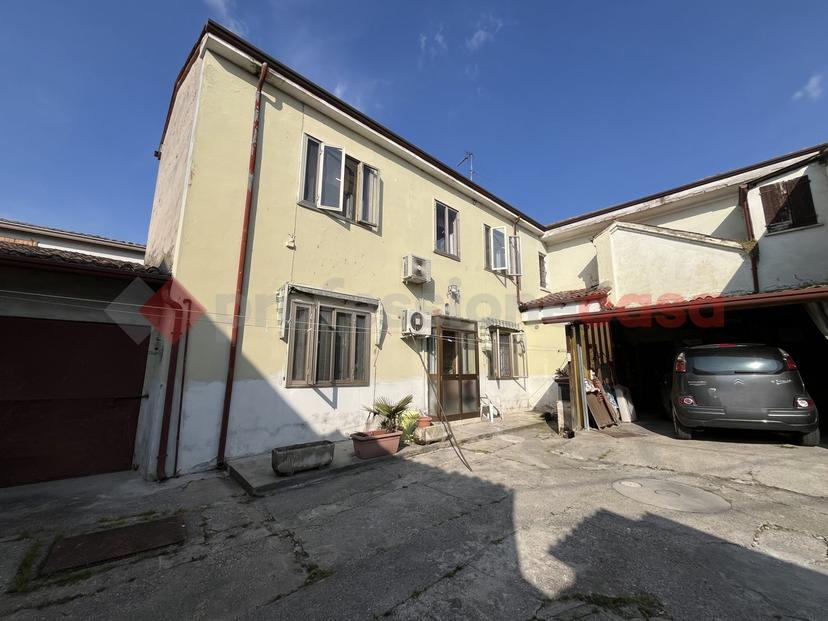 Casa indipendente in Vicolo Montessori , Sorgà — foto 2 di 5