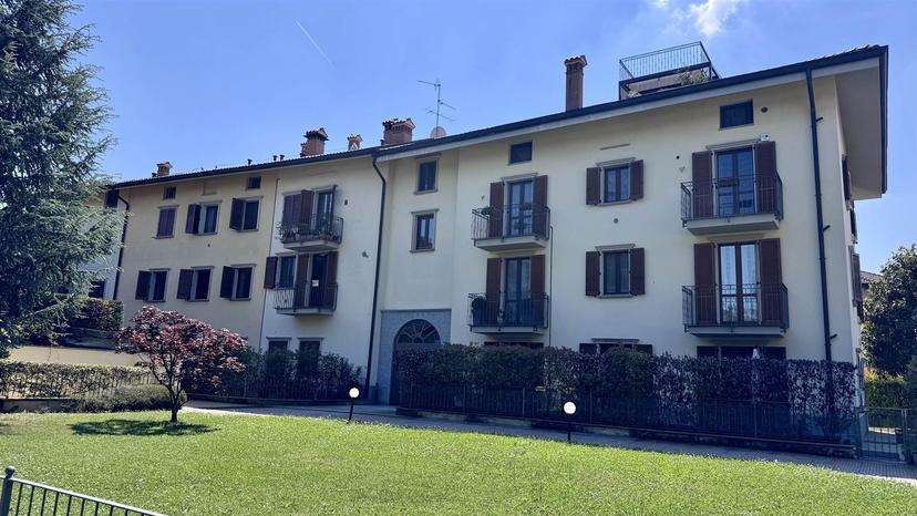 Trilocale in Via Mazzini, Lesmo