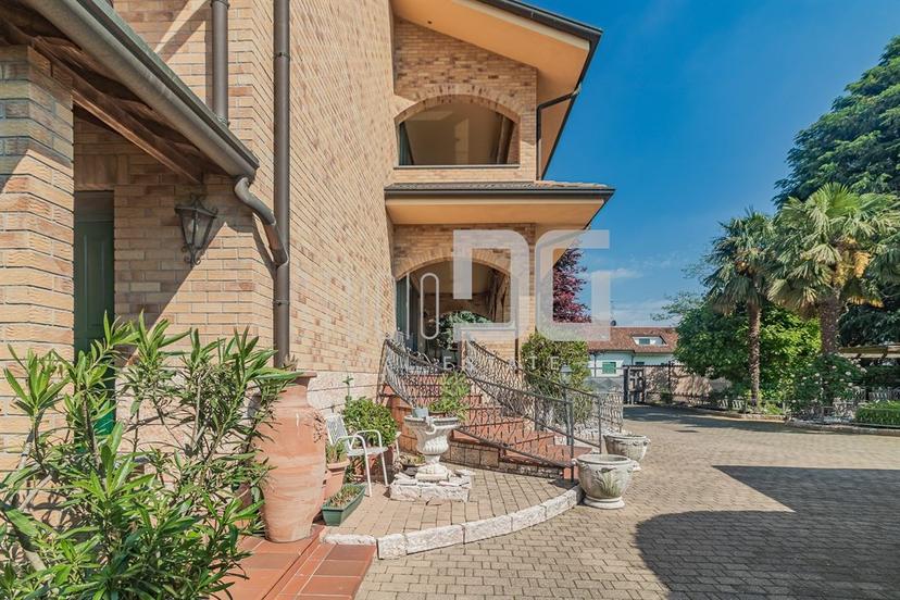 Villa bifamiliare in Vai Zara, Limbiate — foto 3 di 5