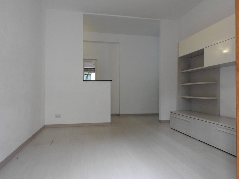 Trilocale in Via Antonio Baslini 9/B, Merate