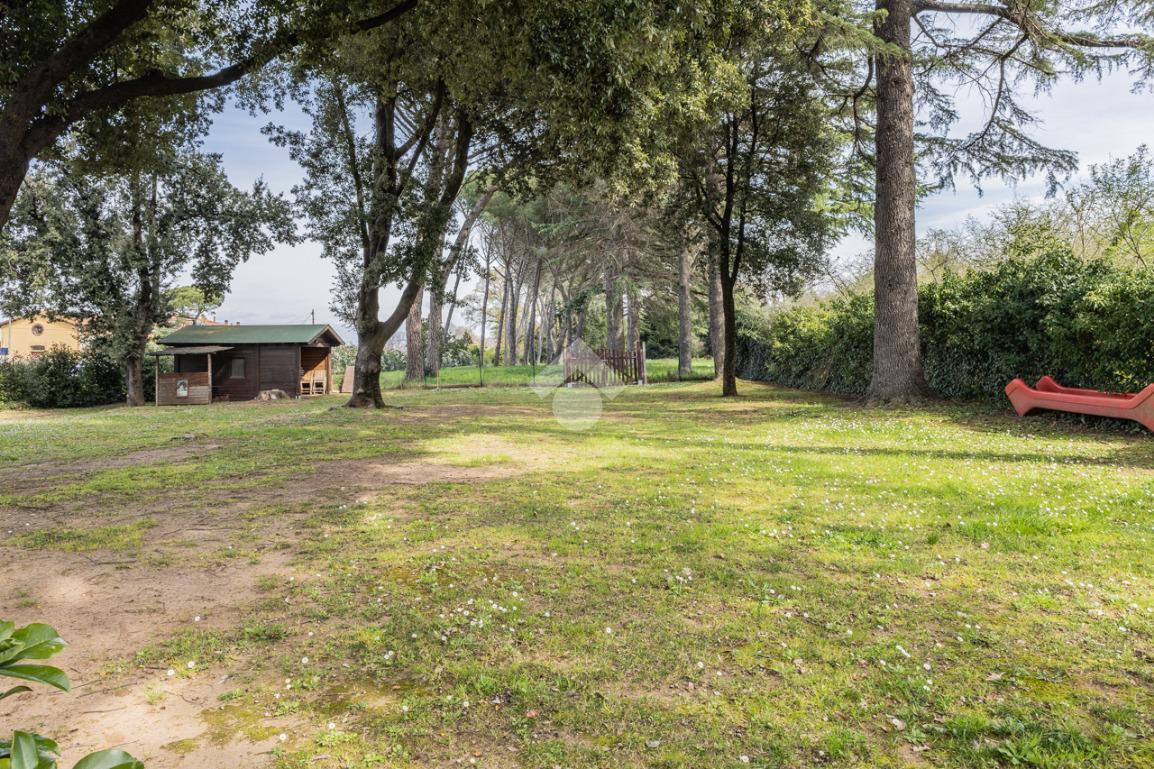 Villa in Via Cassia Botte, Vetralla