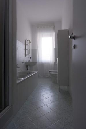 Stanza in appartamento in Via Legnano, Alessandria