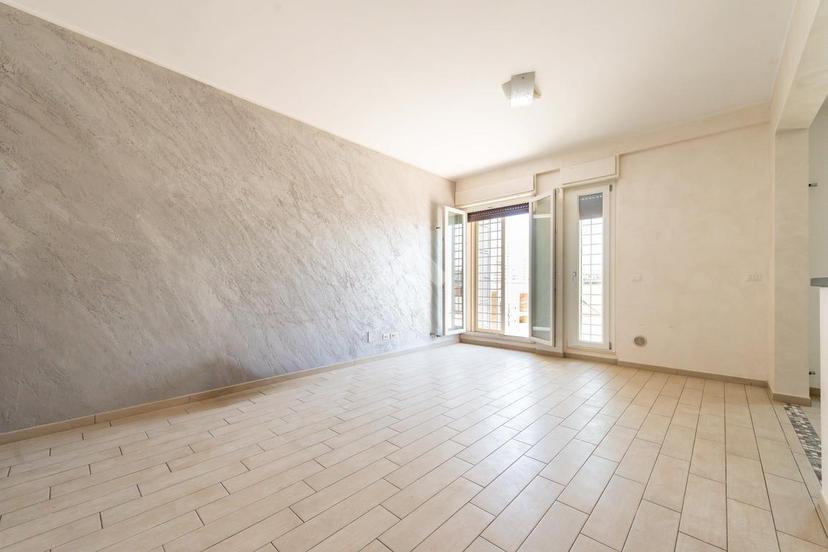 Trilocale in Via Vermicino 60, Roma