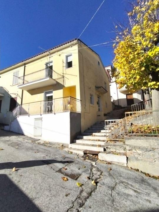 Villa in Via del Carmine 34, Montebello di Bertona