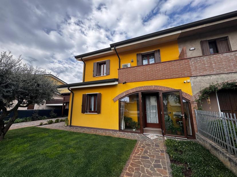 Villa in Via Giovanni 23°, Granze — foto 2 di 5