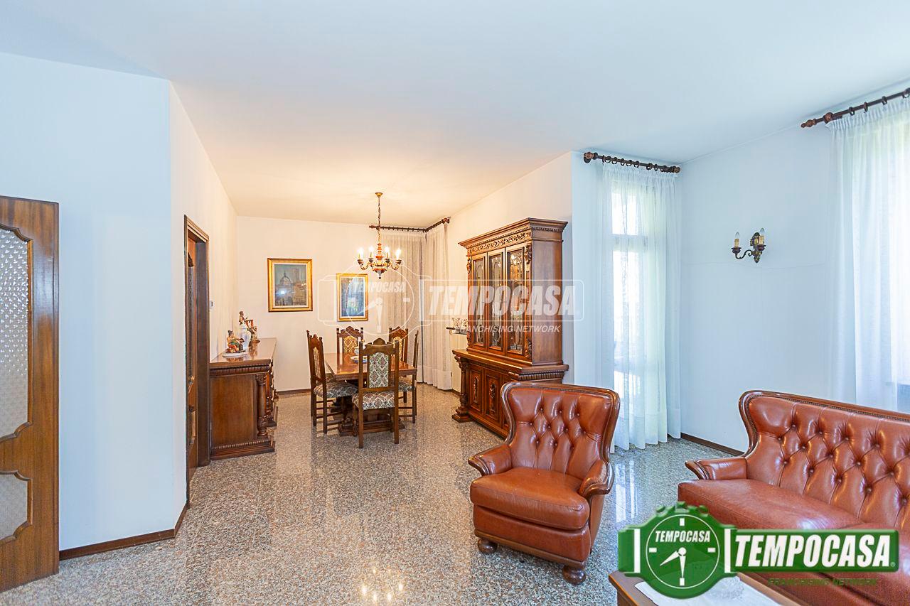 Casa indipendente in Via Forze dell'Ordine, Sant'Angelo Lodigiano