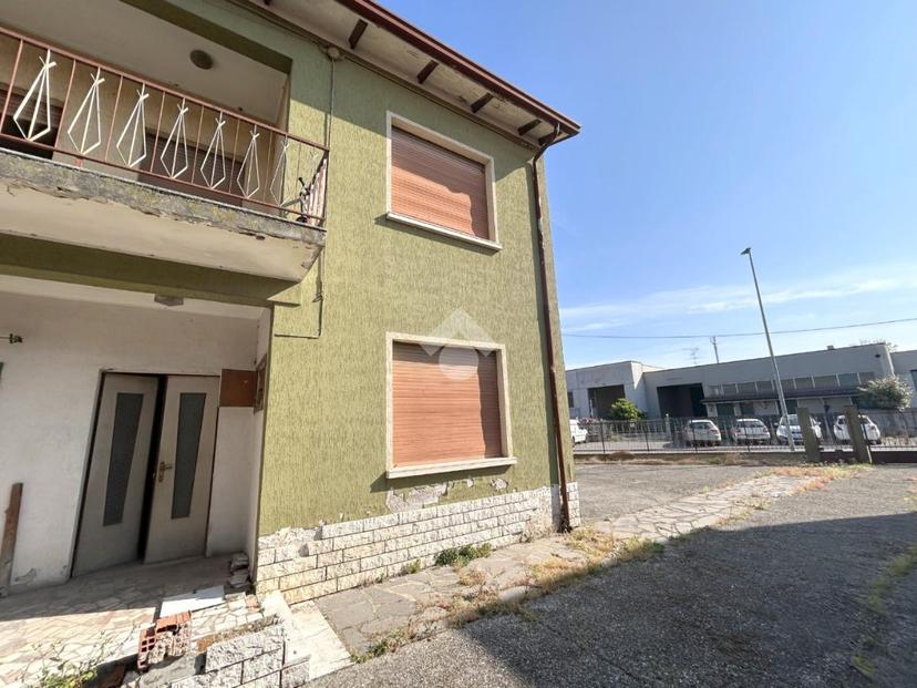 Villa in Via Umberto Treccani 9, Carpenedolo — foto 4 di 5