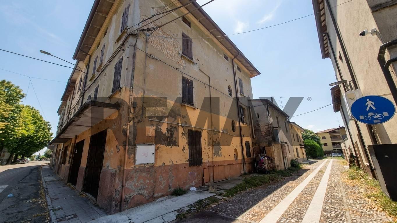 Casa indipendente in Piazza Cervi 10-11, Gattatico