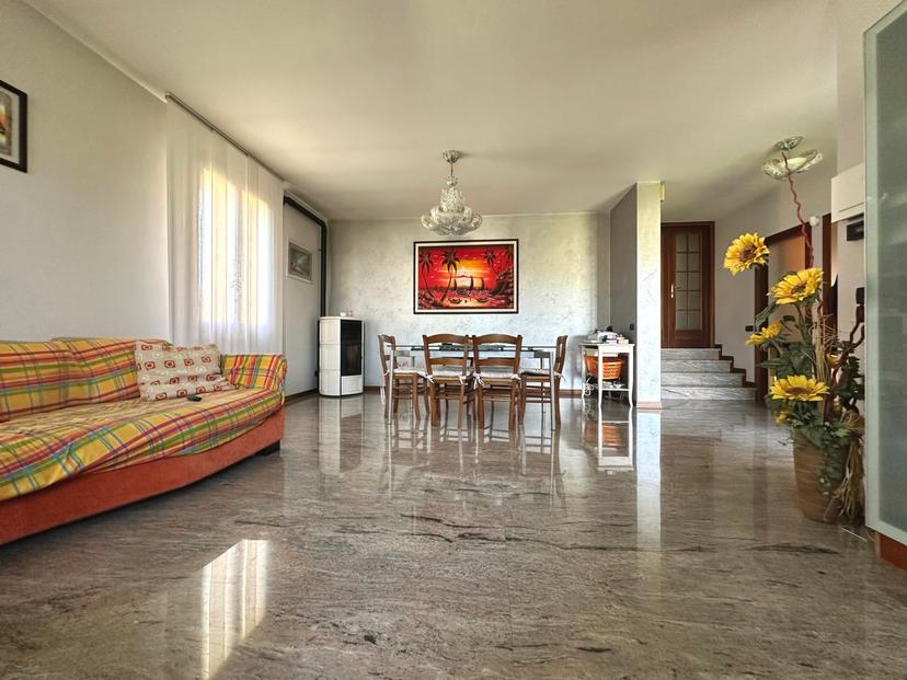 Villa in Via G. Matteotti Snc, Borgo Veneto — foto 3 di 5