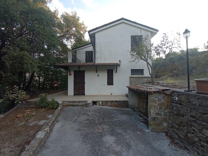 Casa indipendente in Strada  Olivastri, Lucinasco