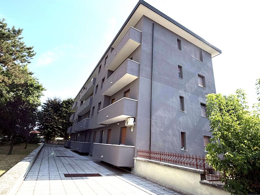 Trilocale in Via Guerrazzi 3, Limbiate