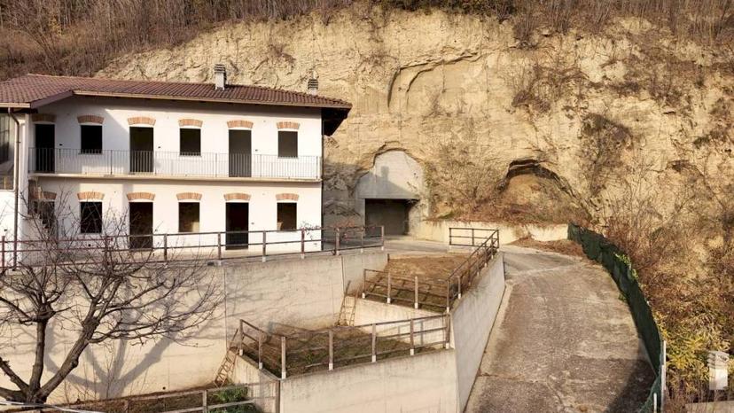 Rustico in Via Valeirole, Corneliano d'Alba — foto 4 di 5
