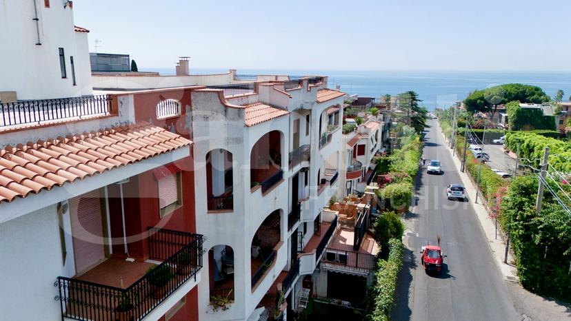 Appartamento in Via Mollica  51, Aci Castello