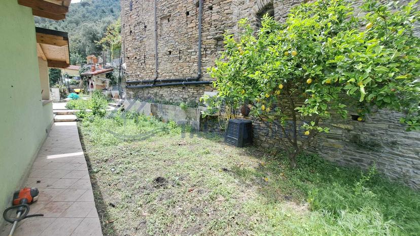 Casa indipendente in Via Vezzargo, Badalucco — foto 3 di 5