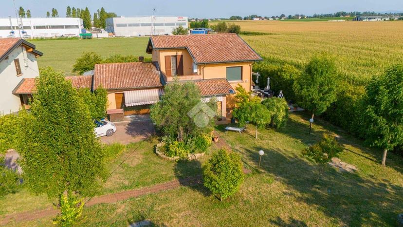 Villa in Via Vialato, Cadelbosco di Sopra — foto 4 di 5