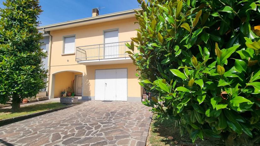 Villa in Via Moruzzi, Campagnola Emilia